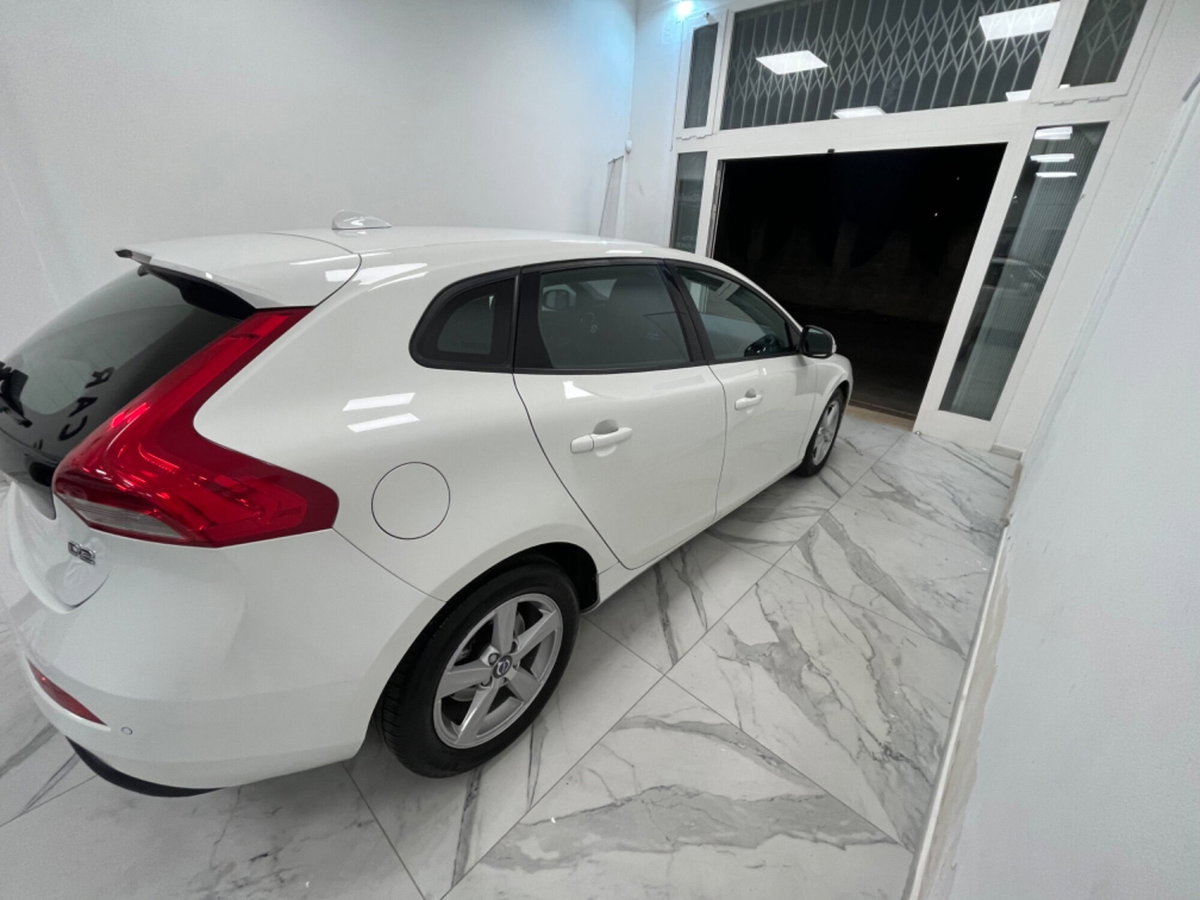 Volvo V40 D2 1.6 Momentum (4)