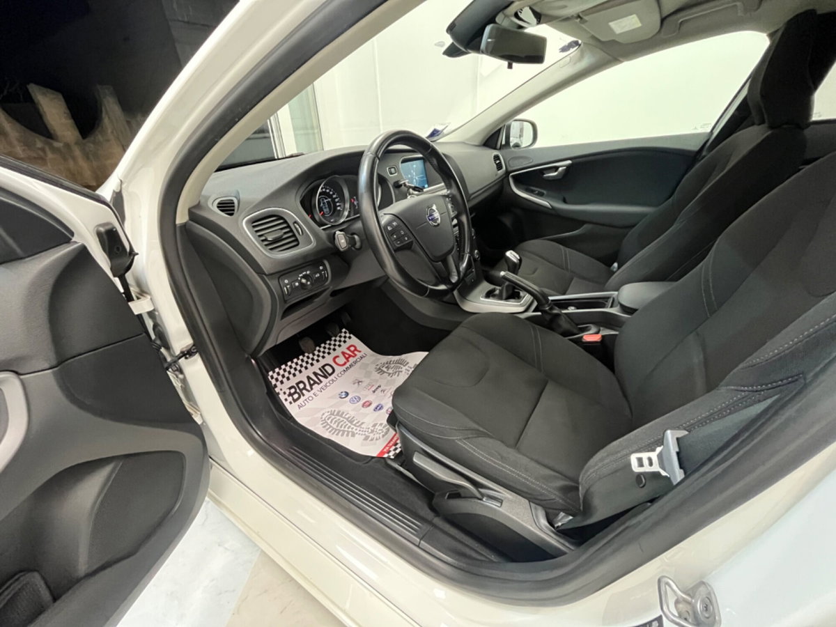 Volvo V40 D2 1.6 Momentum (9)