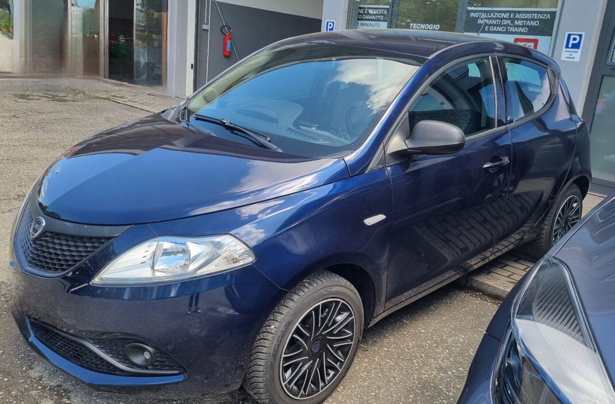Lancia Ypsilon 1.2 69 CV 5 porte Elefantino