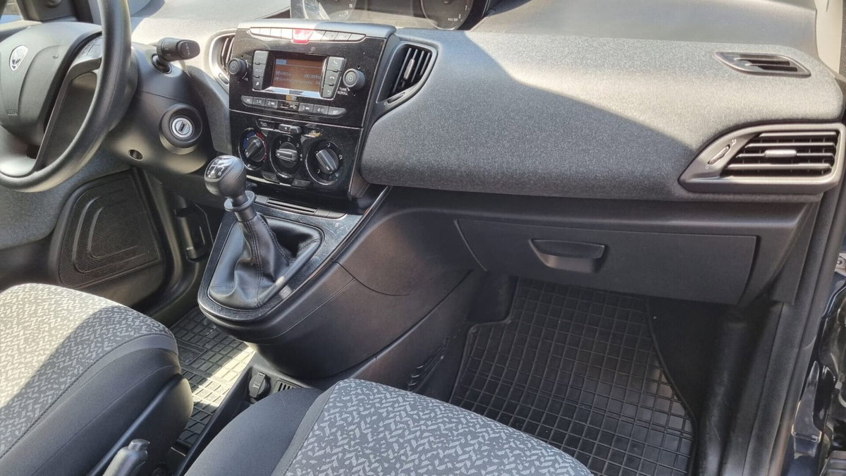 Lancia Ypsilon 1.2 69 CV 5 porte Elefantino (13)