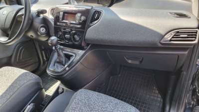 Lancia Ypsilon 1.2 69 CV 5 porte Elefantino (13)