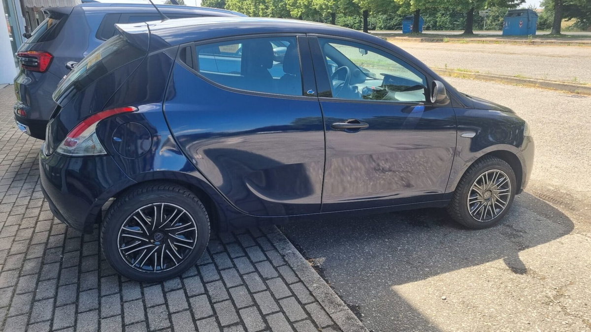Lancia Ypsilon 1.2 69 CV 5 porte Elefantino (2)