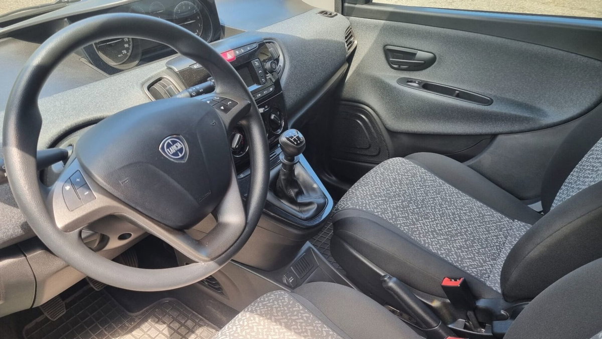 Lancia Ypsilon 1.2 69 CV 5 porte Elefantino (5)