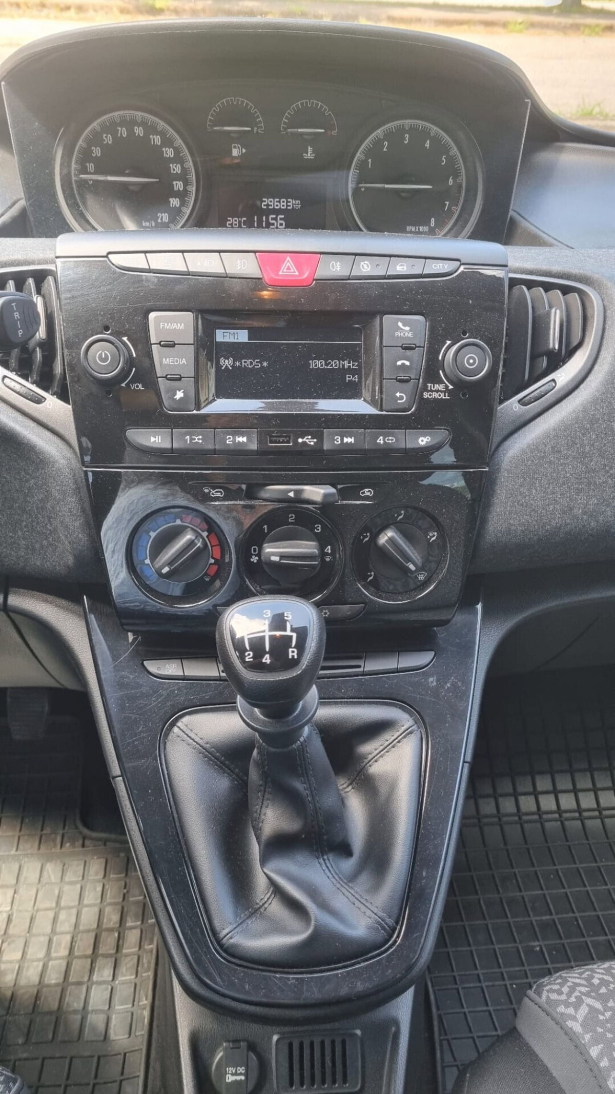 Lancia Ypsilon 1.2 69 CV 5 porte Elefantino (6)