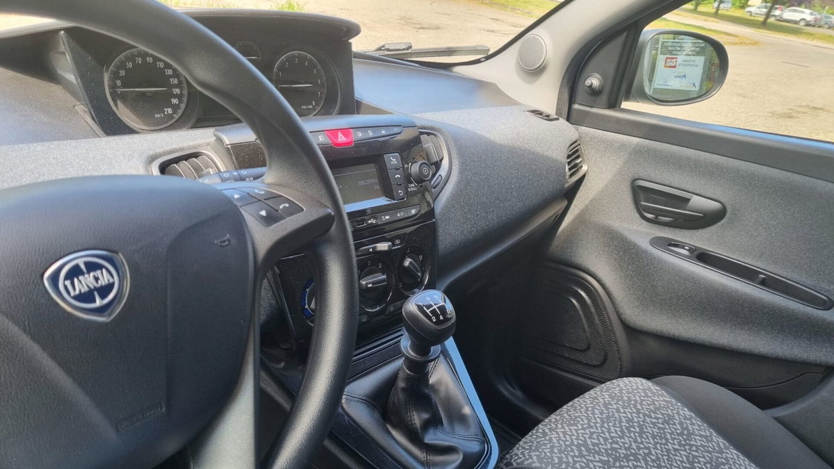 Lancia Ypsilon 1.2 69 CV 5 porte Elefantino (9)