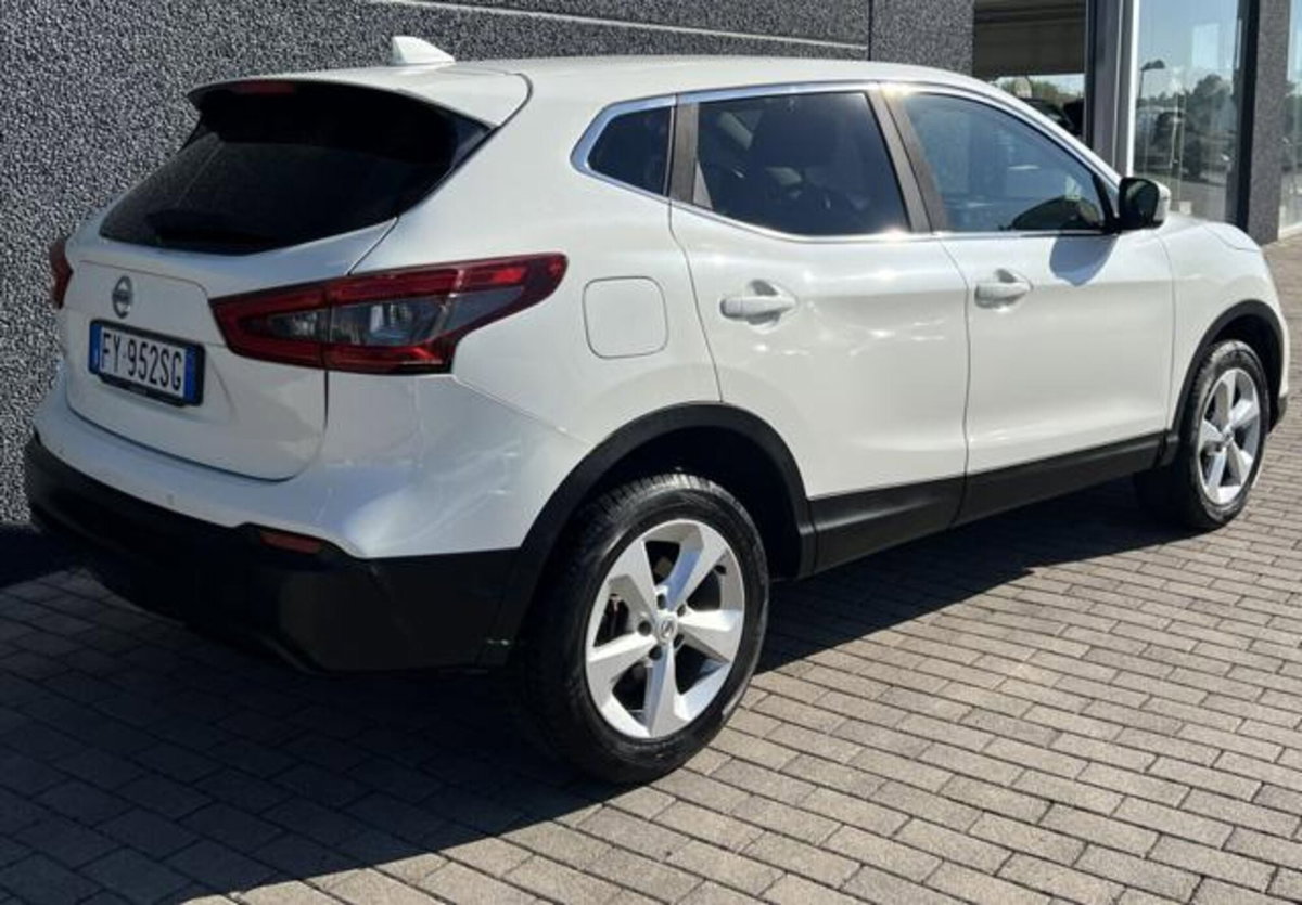 Nissan Qashqai 1.5 dCi N-Connecta (8)