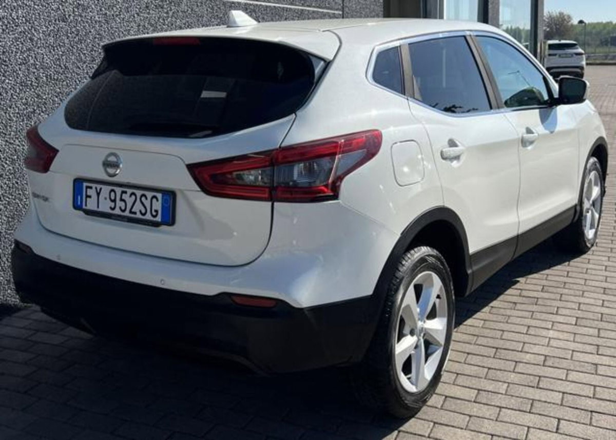 Nissan Qashqai 1.5 dCi N-Connecta (9)