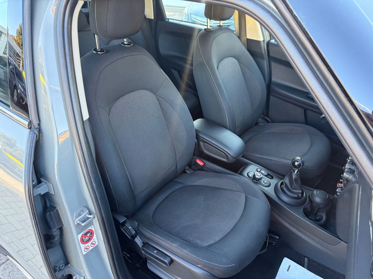 MINI Mini Countryman 2.0 Cooper D Essential Countryman (12)