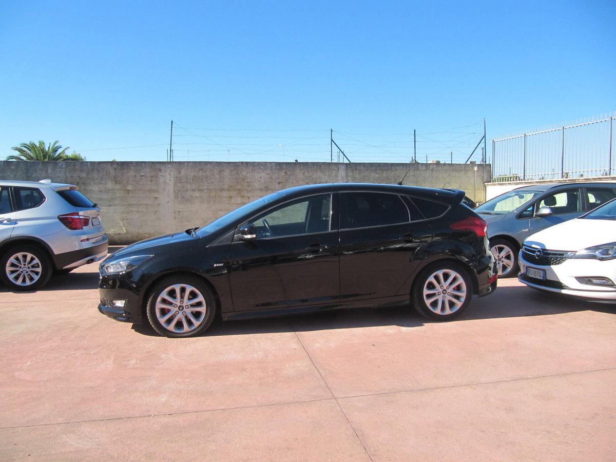Ford Focus 1.5 TDCi 120 CV Start&Stop ST Line (2)