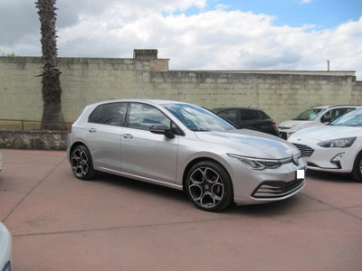 Volkswagen Golf 2.0 TDI DSG SCR Style usata