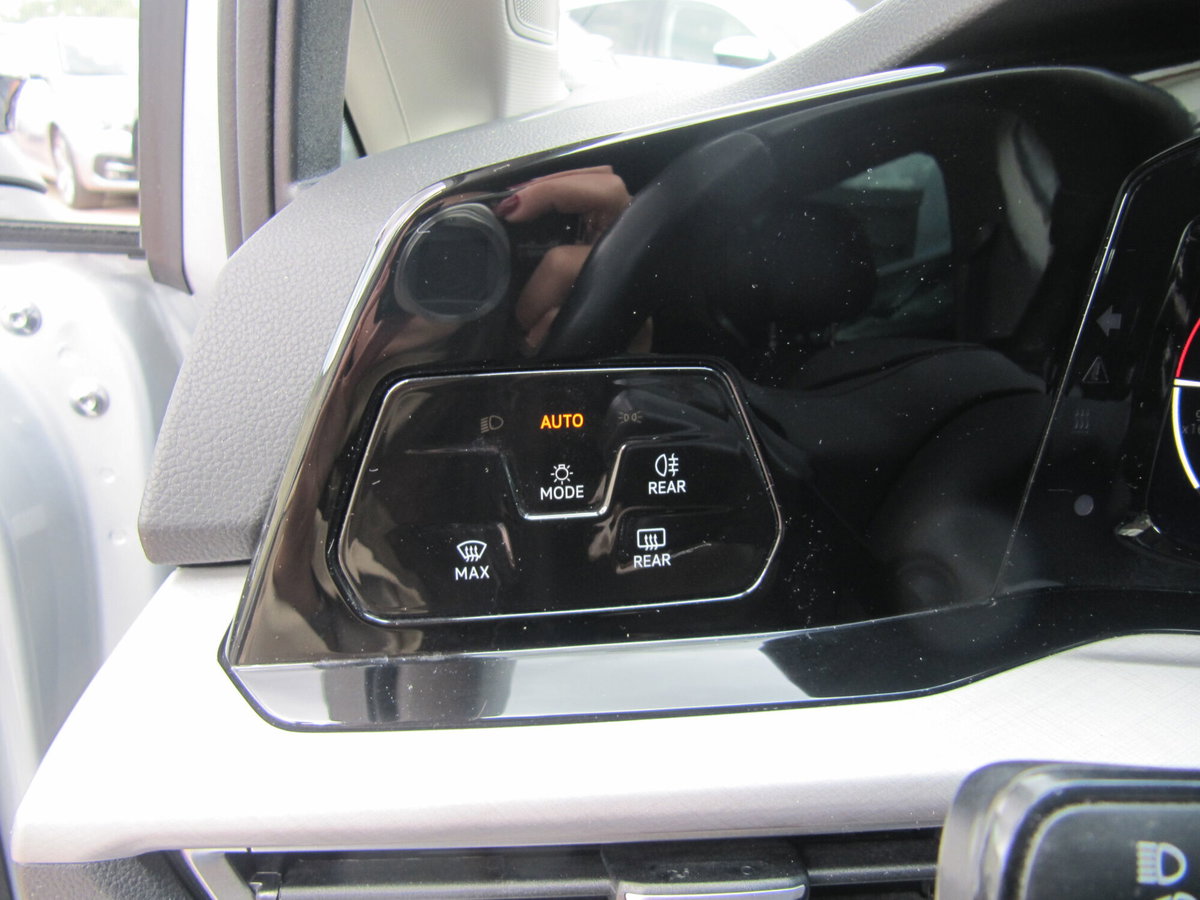 Volkswagen Golf 2.0 TDI DSG SCR Style (13)