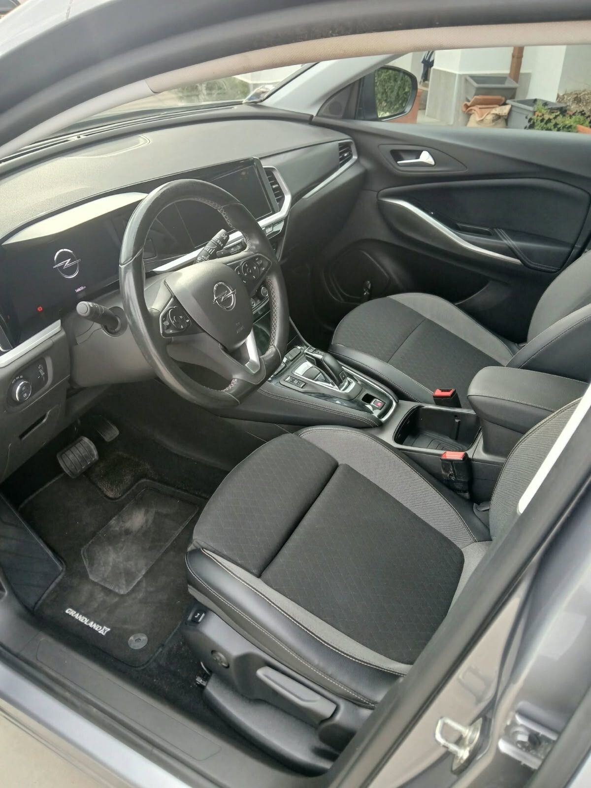 Opel Grandland 1.5 diesel Ecotec aut. Business Elegance (4)