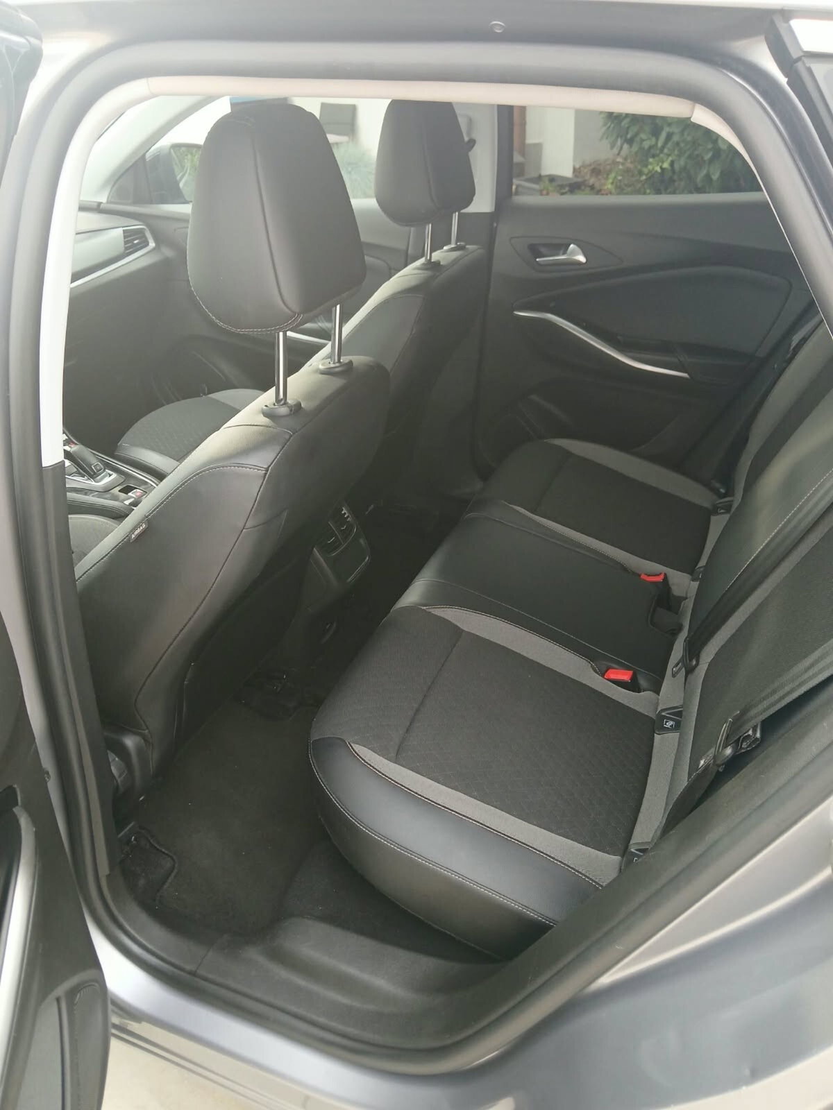 Opel Grandland 1.5 diesel Ecotec aut. Business Elegance (9)
