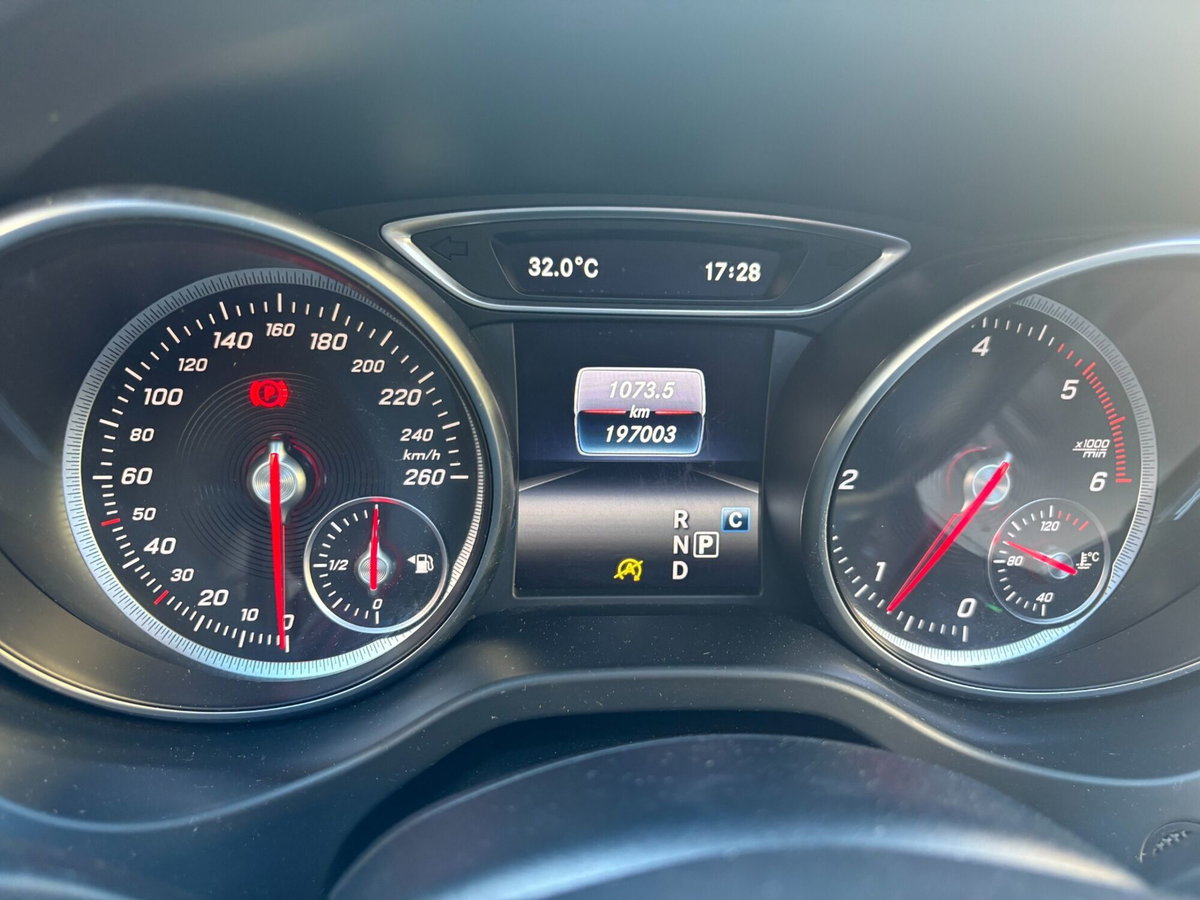 Mercedes-Benz CLA Shooting Brake 220 d Automatic Sport (12)