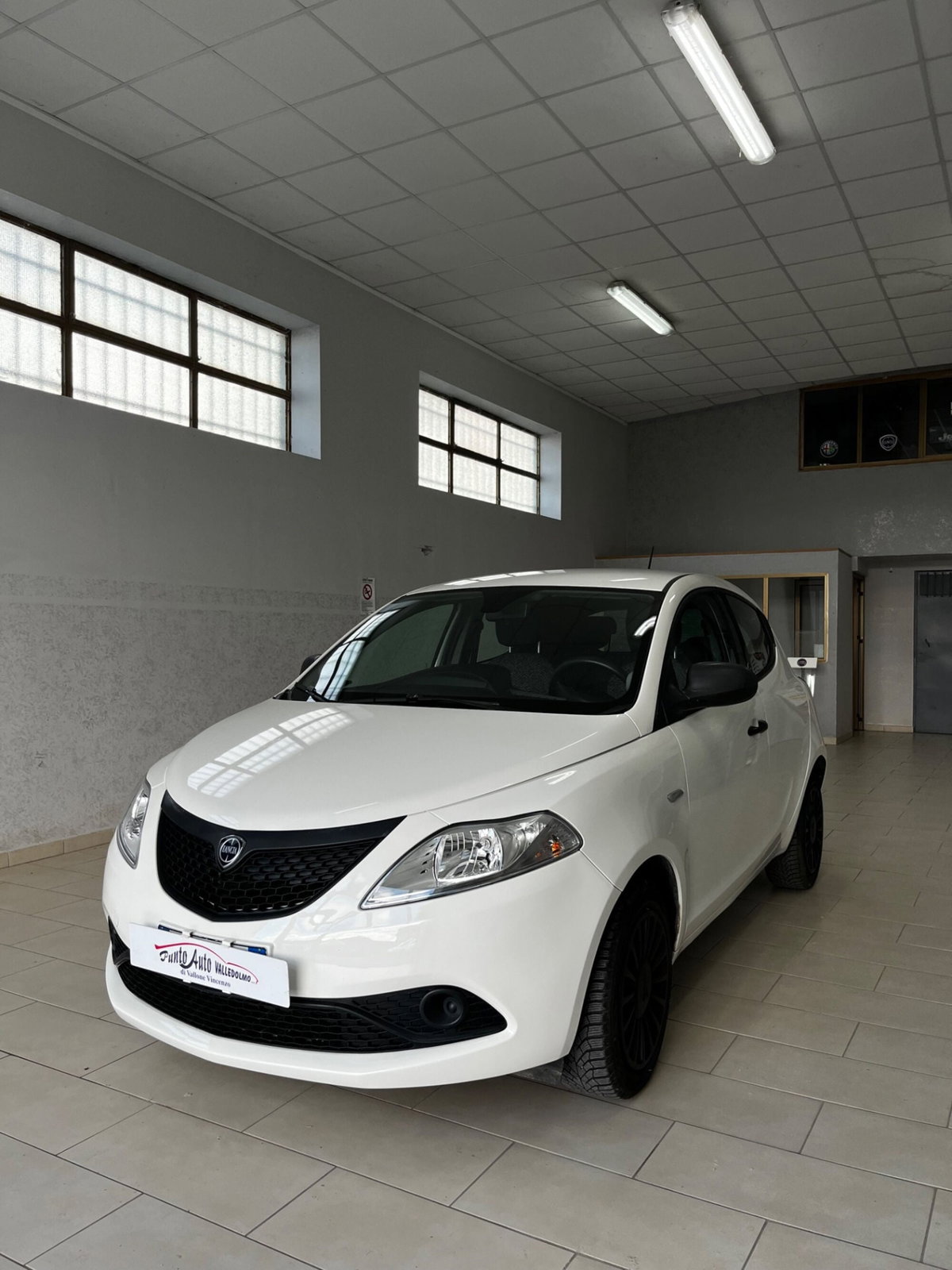 Lancia Ypsilon 1.0 FireFly 5 porte S&S Hybrid Ecochic Silver