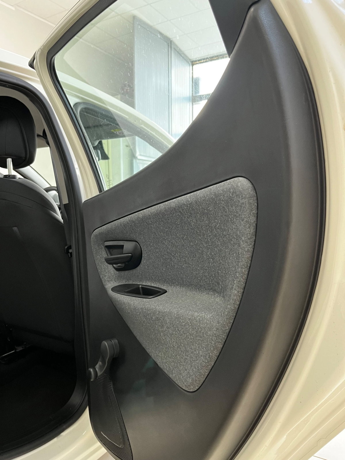 Lancia Ypsilon 1.0 FireFly 5 porte S&S Hybrid Ecochic Silver (10)