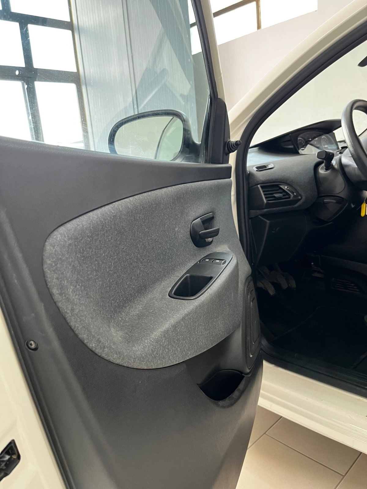 Lancia Ypsilon 1.0 FireFly 5 porte S&S Hybrid Ecochic Silver (12)