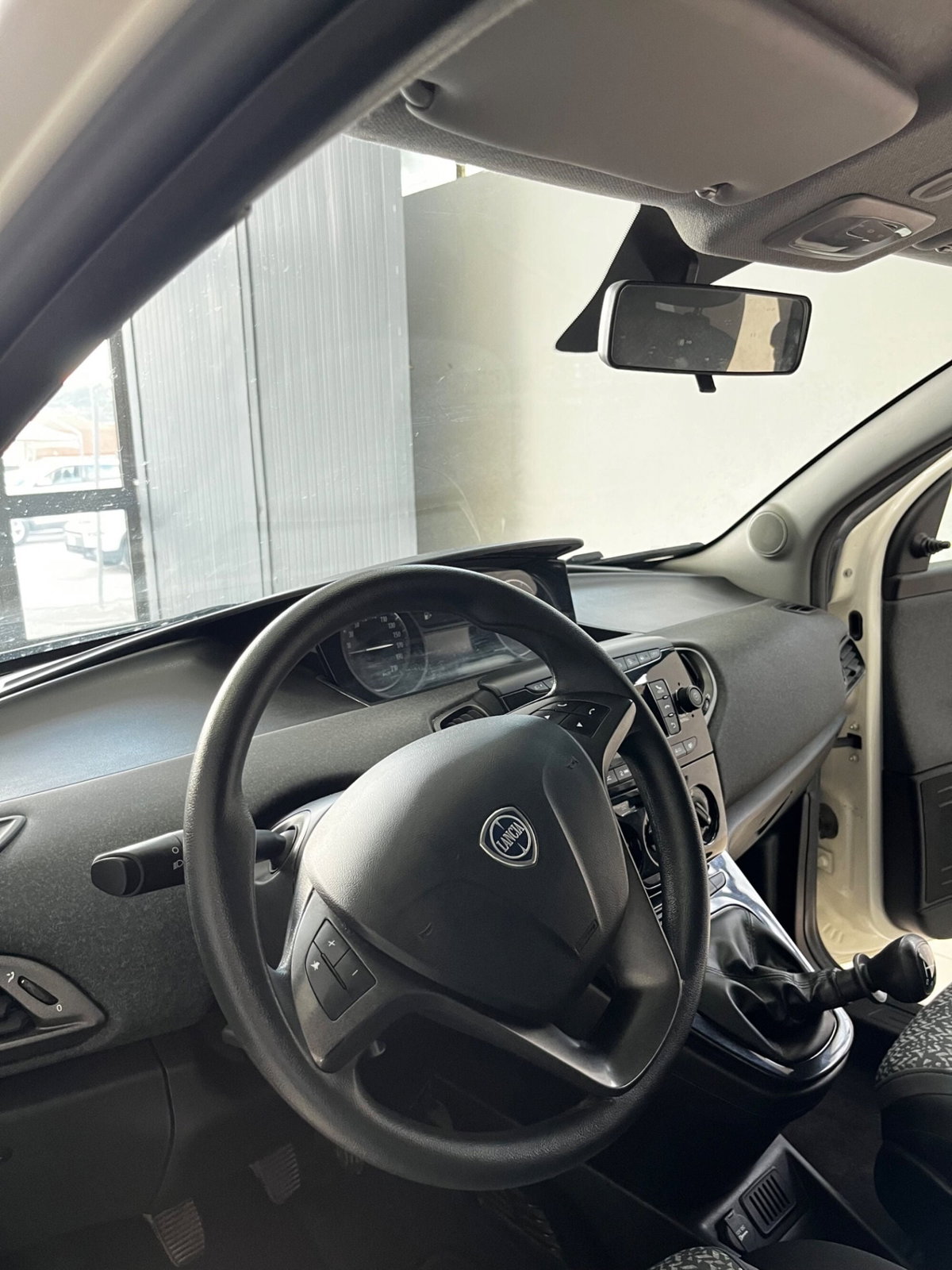 Lancia Ypsilon 1.0 FireFly 5 porte S&S Hybrid Ecochic Silver (14)