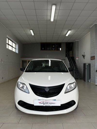 Lancia Ypsilon 1.0 FireFly 5 porte S&S Hybrid Ecochic Silver (2)