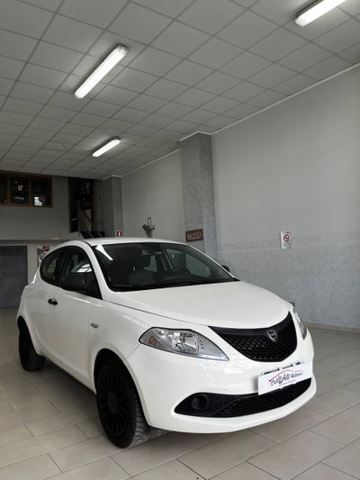 Lancia Ypsilon 1.0 FireFly 5 porte S&S Hybrid Ecochic Silver (3)