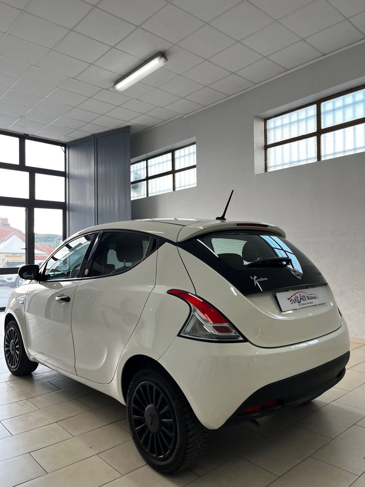 Lancia Ypsilon 1.0 FireFly 5 porte S&S Hybrid Ecochic Silver (5)