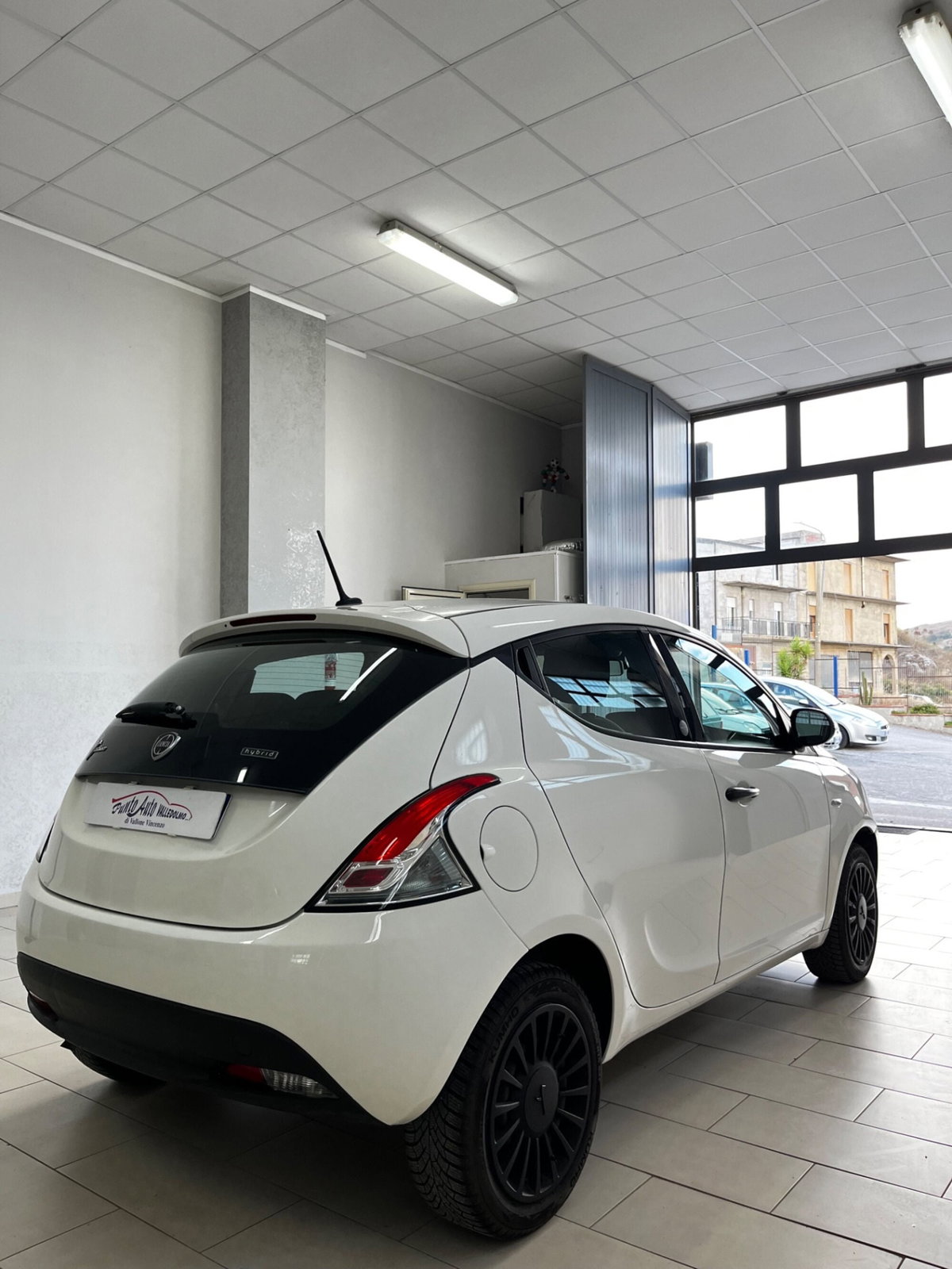 Lancia Ypsilon 1.0 FireFly 5 porte S&S Hybrid Ecochic Silver (6)