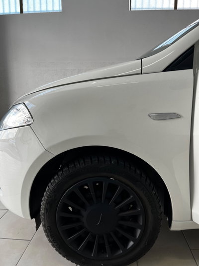 Lancia Ypsilon 1.0 FireFly 5 porte S&S Hybrid Ecochic Silver (7)