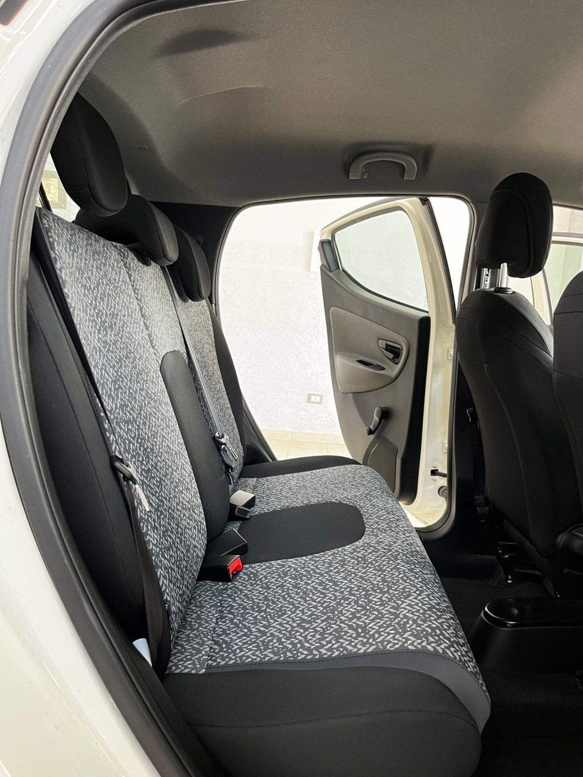 Lancia Ypsilon 1.0 FireFly 5 porte S&S Hybrid Ecochic Silver (9)