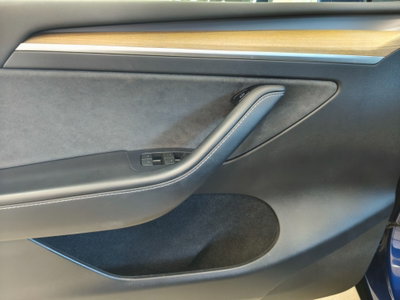 Tesla Model Y Long Range awd (10)