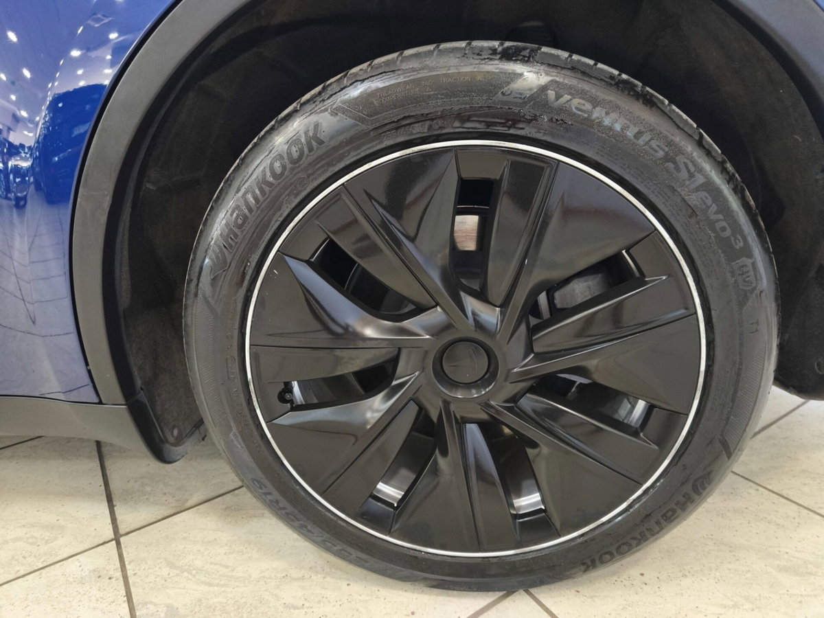 Tesla Model Y Long Range awd (11)