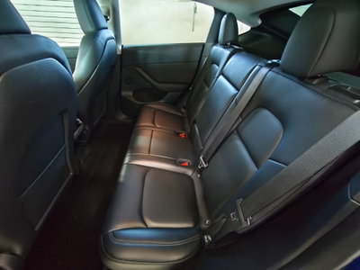 Tesla Model Y Long Range awd (12)