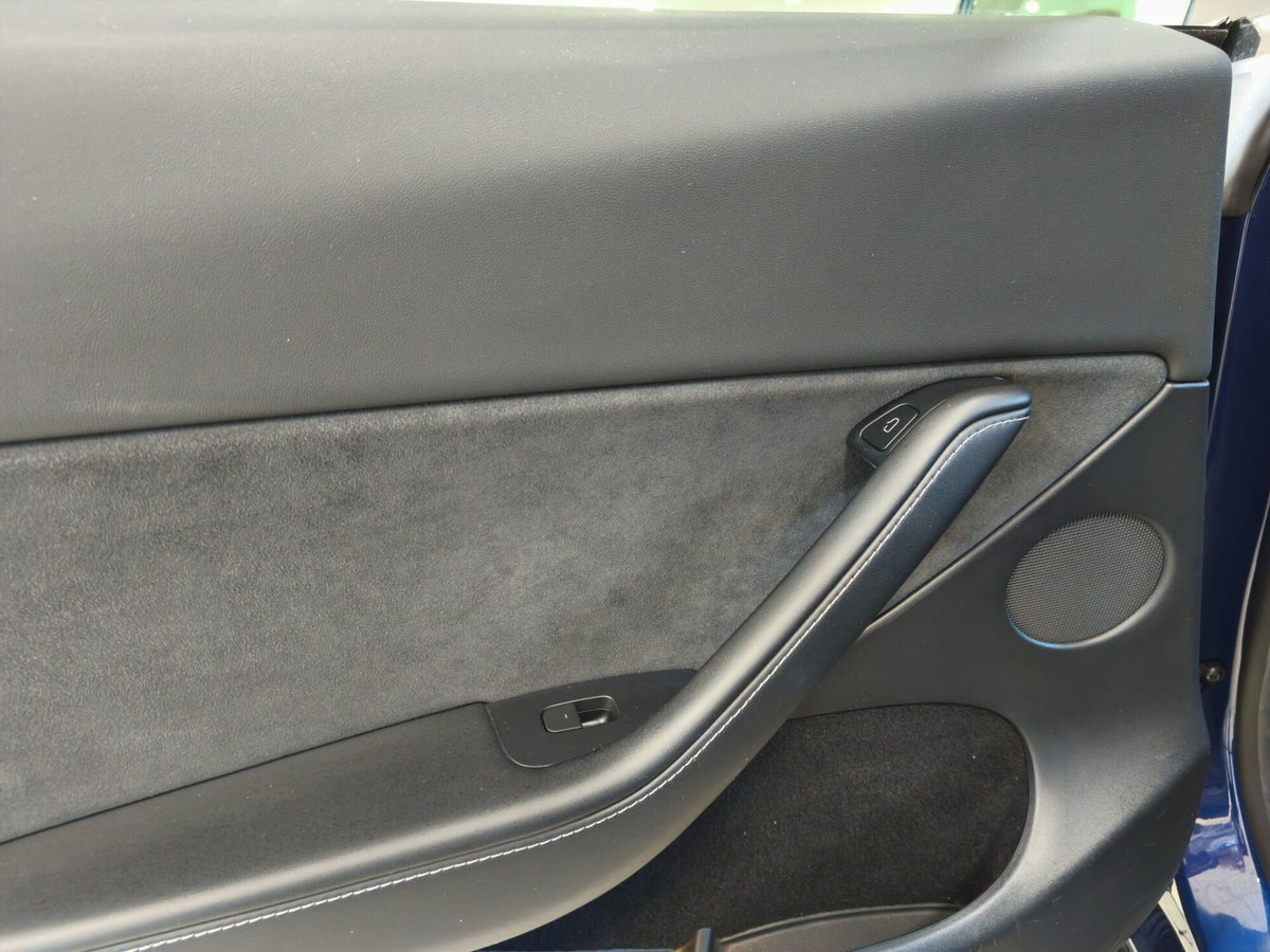 Tesla Model Y Long Range awd (13)