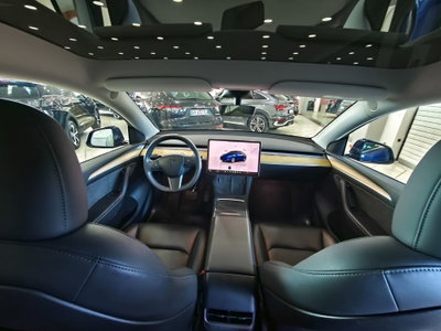 Tesla Model Y Long Range awd (16)