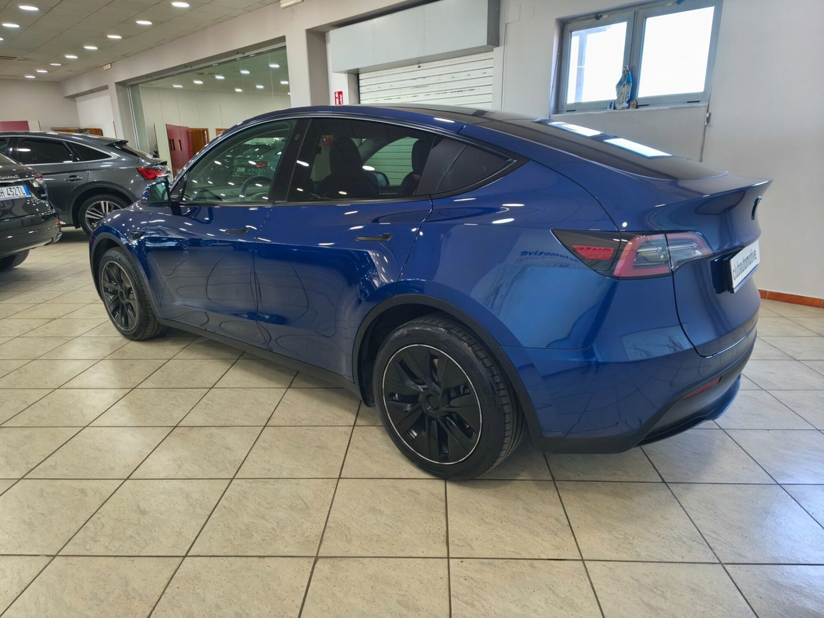 Tesla Model Y Long Range awd (5)