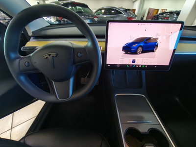 Tesla Model Y Long Range awd (8)