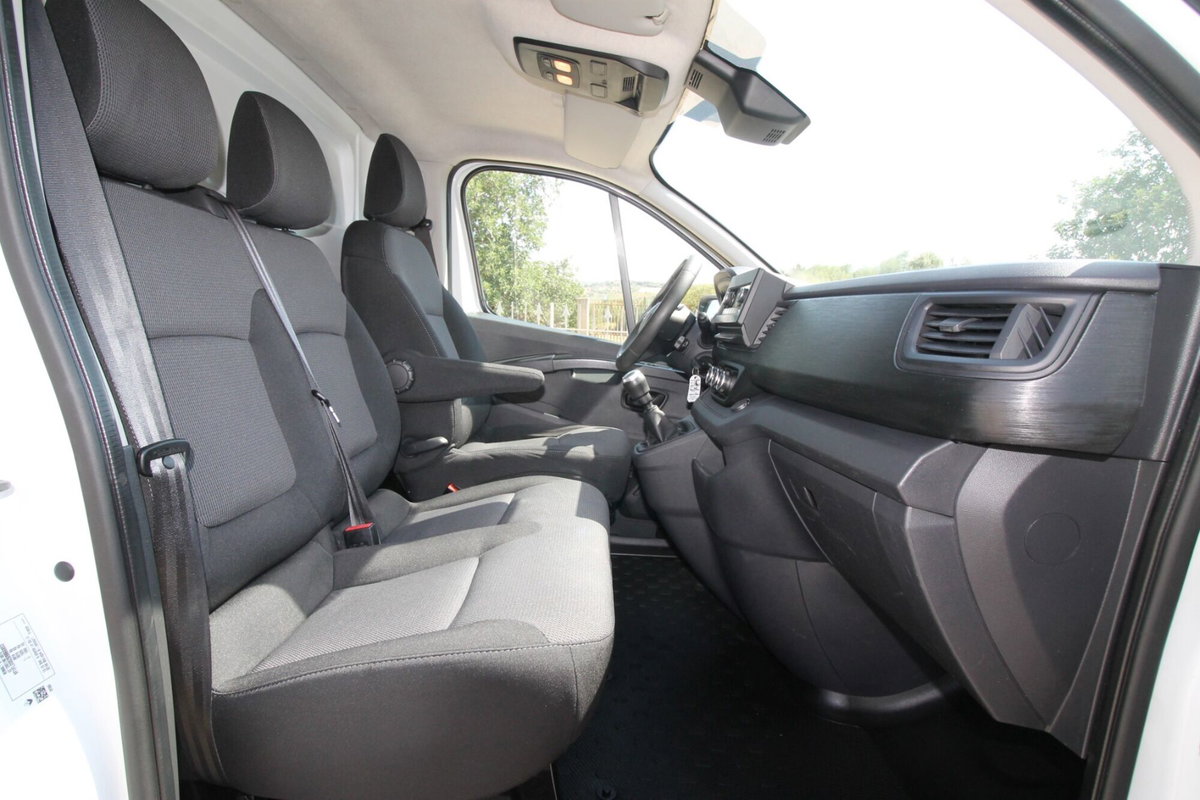 Renault Trafic Furgone T29 2.0 dCi 150CV PC-TA Furgone Energy Ice (18)