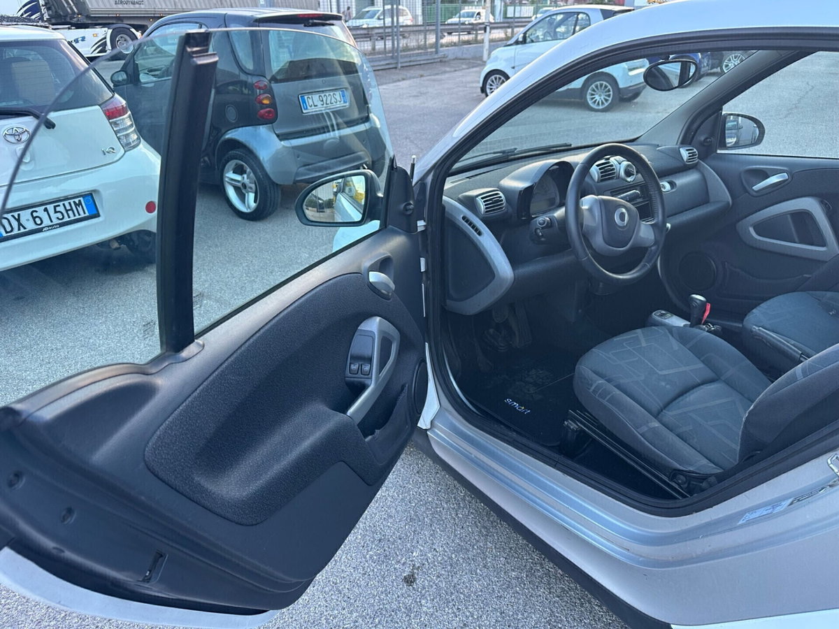 smart Fortwo 1000 52 kW MHD coupé pulse (10)