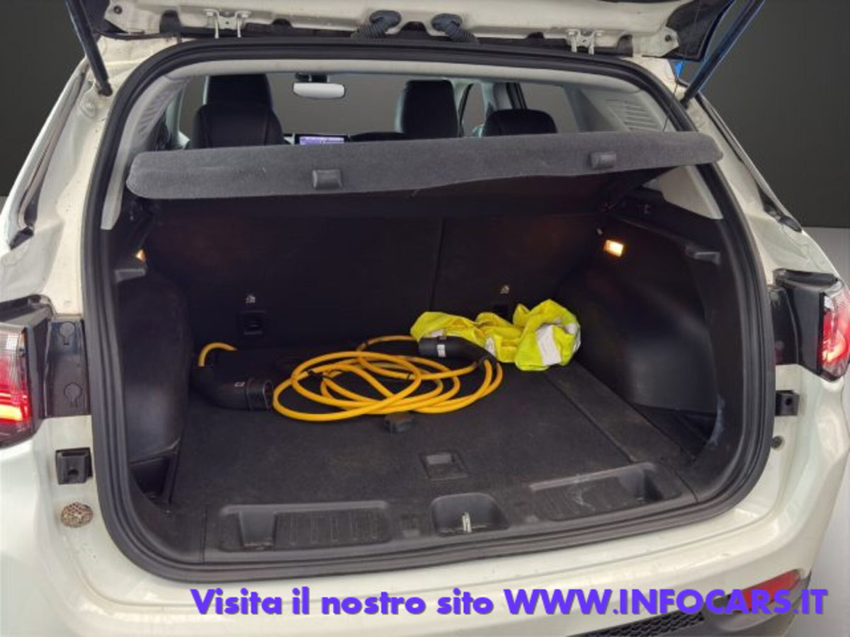 Jeep Compass 1.3 T4 240CV PHEV AT6 4xe Trailhawk (19)