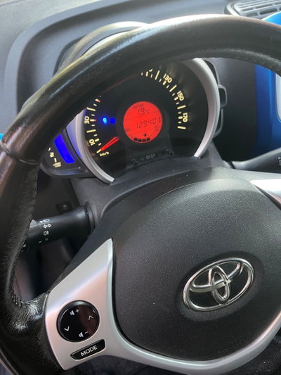 Toyota Aygo 1.0 VVT-i 69 CV 5 porte x-play TSS (12)