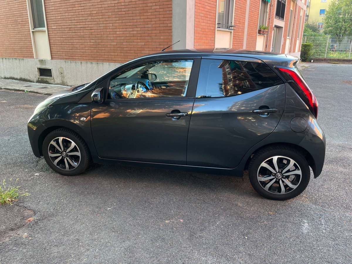 Toyota Aygo 1.0 VVT-i 69 CV 5 porte x-play TSS (5)