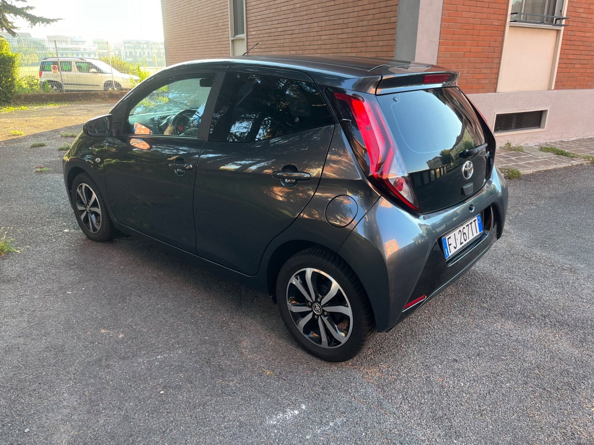 Toyota Aygo 1.0 VVT-i 69 CV 5 porte x-play TSS (6)