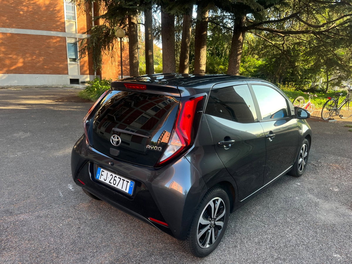 Toyota Aygo 1.0 VVT-i 69 CV 5 porte x-play TSS (8)