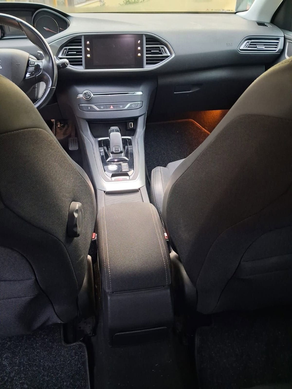 Peugeot 308 BlueHDi 130 S&S EAT8 Active Business (10)