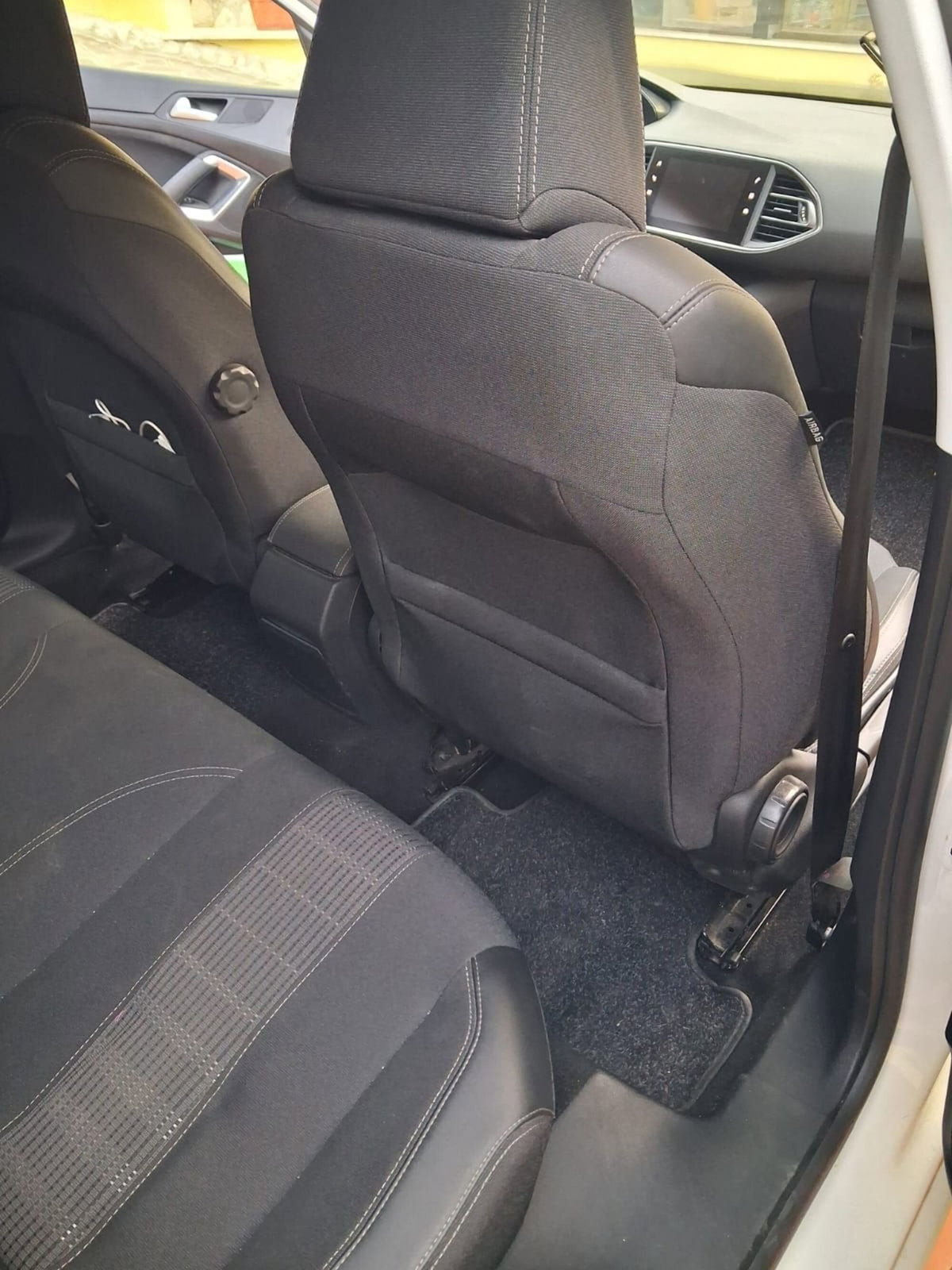 Peugeot 308 BlueHDi 130 S&S EAT8 Active Business (15)