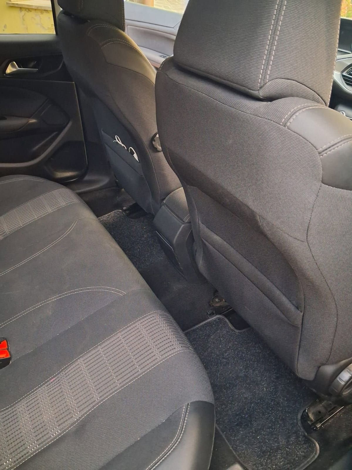 Peugeot 308 BlueHDi 130 S&S EAT8 Active Business (16)
