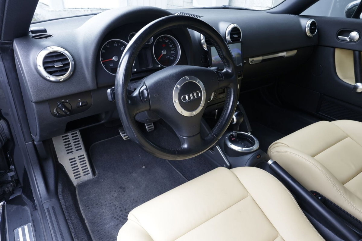 Audi TT Coupé 1.8 TFSI (11)