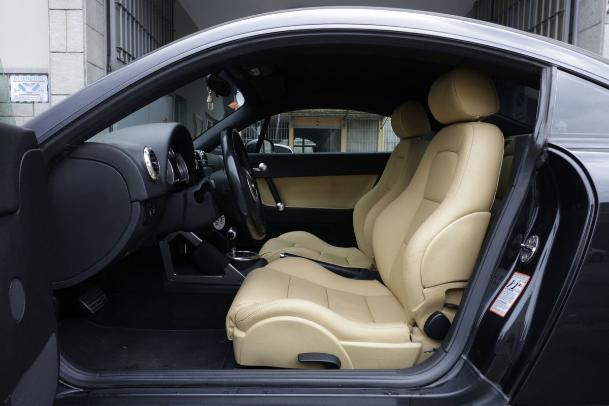 Audi TT Coupé 1.8 TFSI (17)