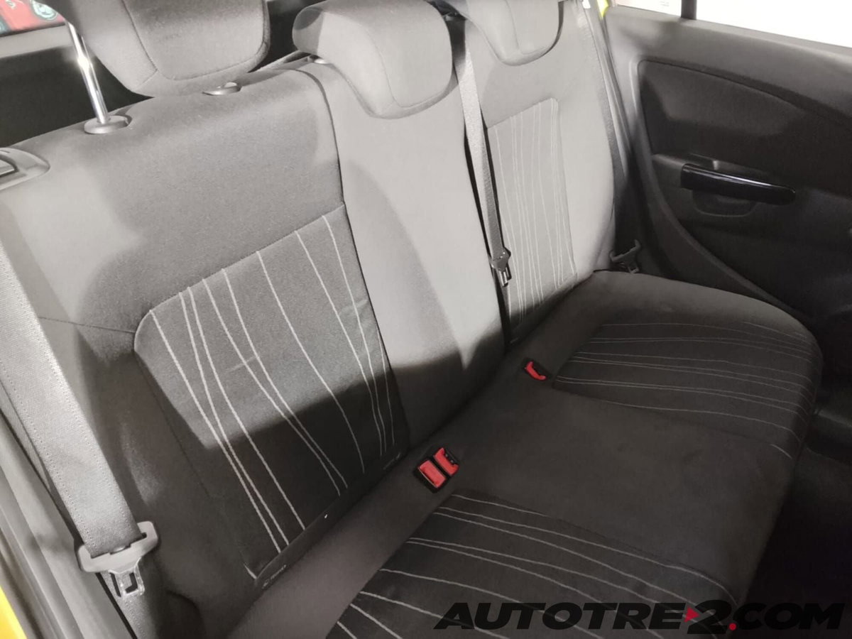 Opel Corsa 1.2 5 porte Club (11)