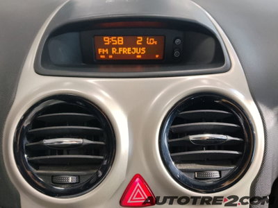 Opel Corsa 1.2 5 porte Club (12)