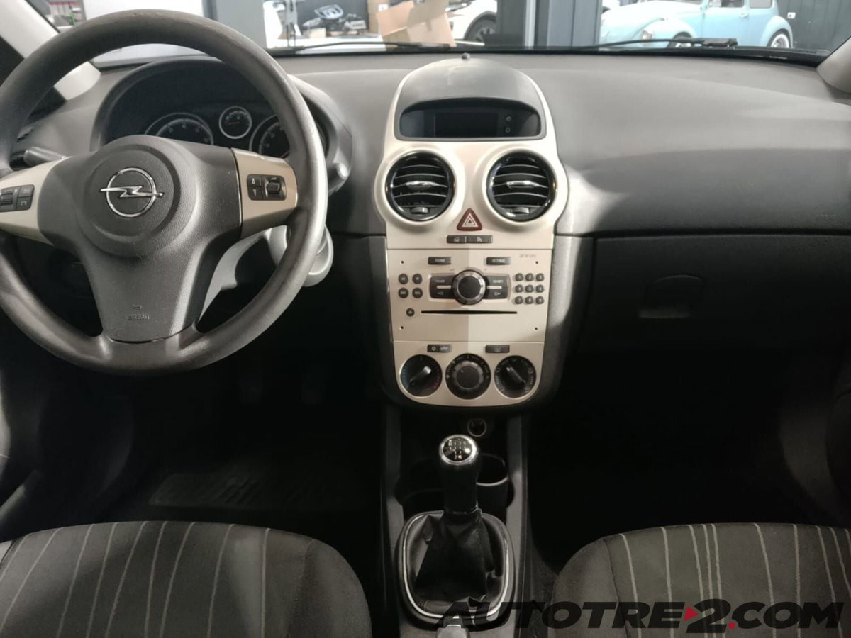 Opel Corsa 1.2 5 porte Club (9)
